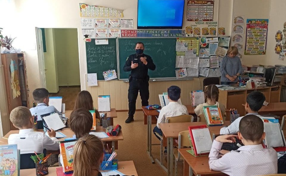 Безпека дорожнього руху. Зустріч зі шкільним офіцером поліції